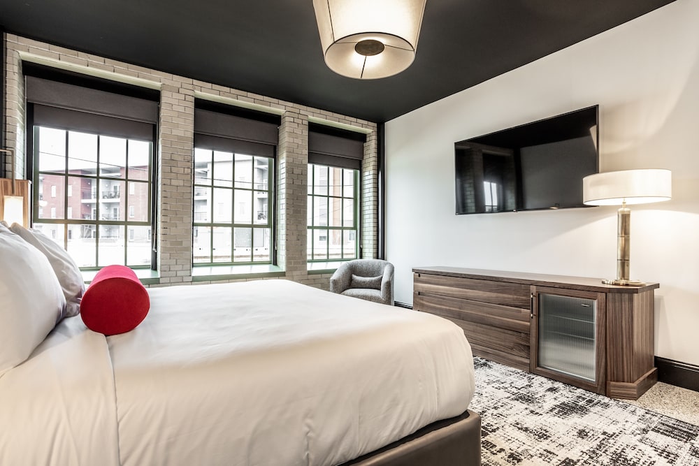 Bottleworks Hotel - photo 11