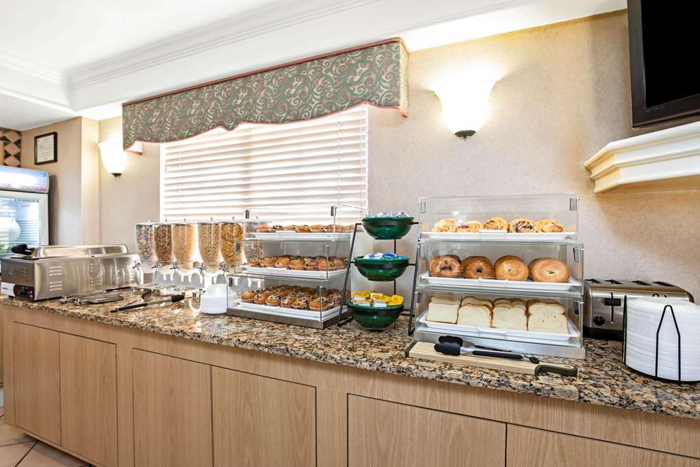 La Quinta Inn by Wyndham El Paso East Lomaland - photo 26