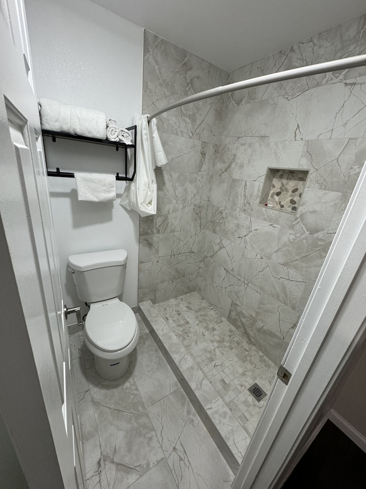 Deep Creek Motel - photo 10