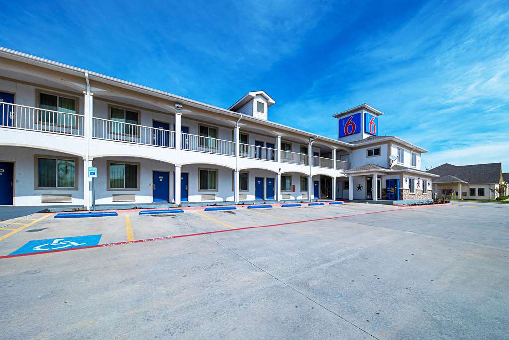 Motel 6 Rhome TX - featured photo