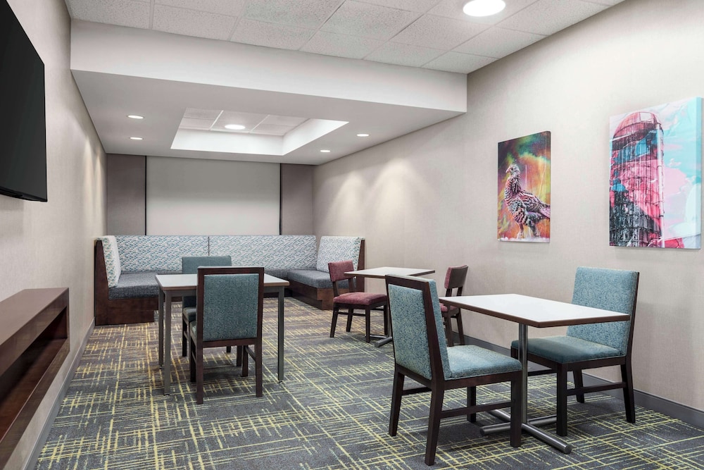 Hampton Inn Quakertown - photo 28
