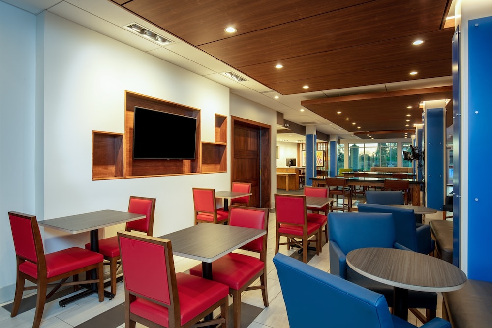 Holiday Inn Express & Suites Beloit by IHG - photo 26