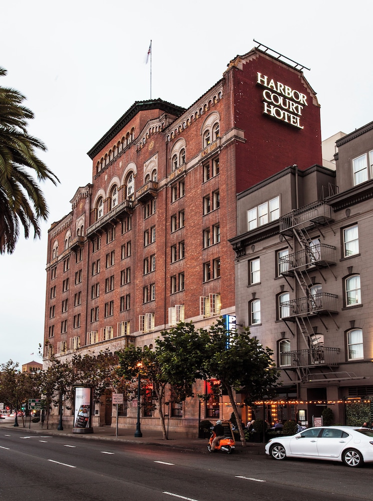 Harbor Court Hotel - photo 32