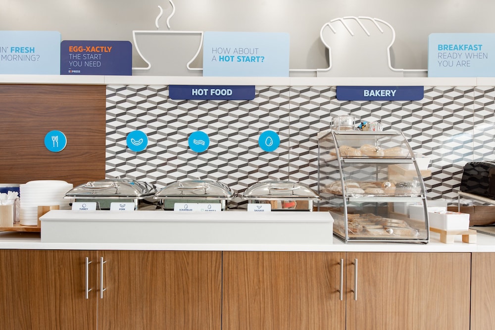 Holiday Inn Express & Suites Lenoir Cty by IHG - photo 37