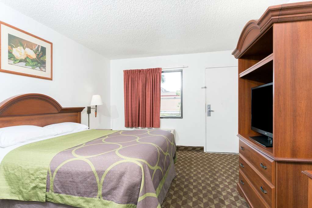 Super 8 by Wyndham Riviera Beach West Palm Beach - photo 12