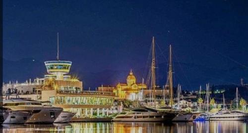 Loano Centro Storico Appartamento Loft Con Parcheggioprivatogratuito — 4-Star Luxury Hotel in Loano, Italy