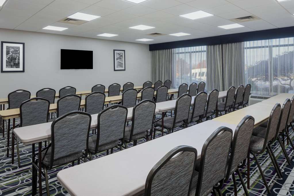 La Quinta Inn & Suites by Wyndham Kennesaw - photo 25