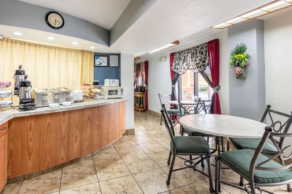 Econo Lodge Inn & Suites Macon North - photo 15