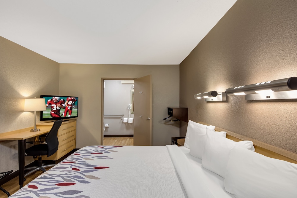 Red Roof Inn Asheville Biltmore West - photo 4