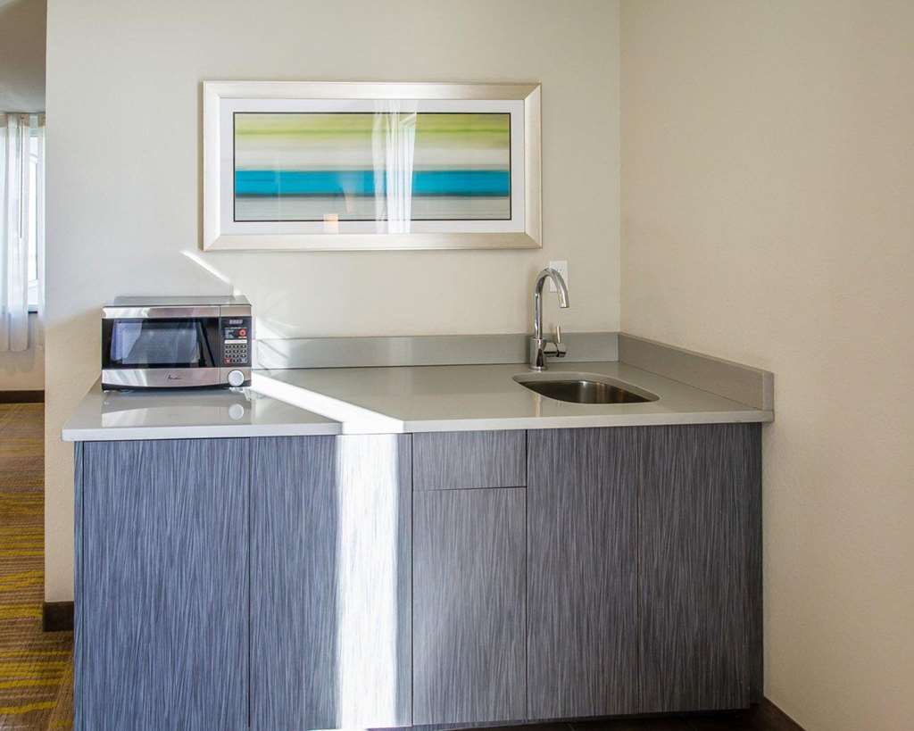 Comfort Suites Miami Airport North - photo 23