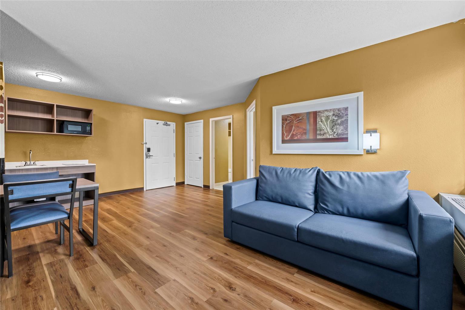 Suburban Studios Charlotte Executive Park - photo 15