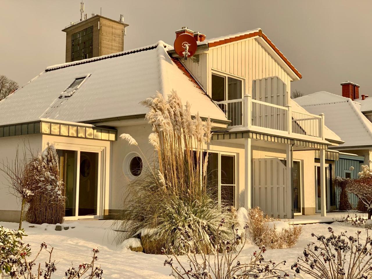 Fischerhus mit Boot Sauna und Kamin je Seite — hotel in Bad Kleinen