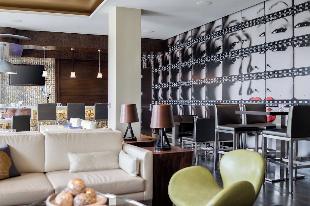 SpringHill Suites Los Angeles Burbank Downtown - photo 32