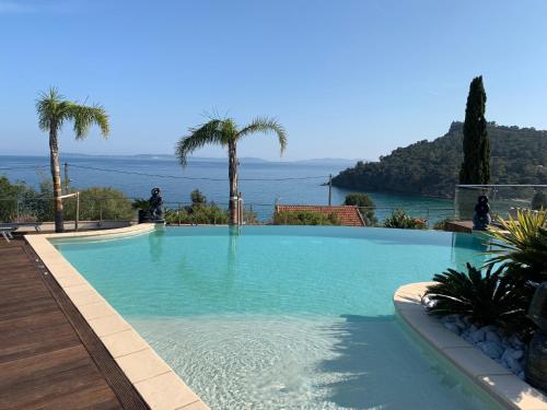 Les Lauriers Roses — 4-Star Luxury Hotel in Saint-Tropez, France
