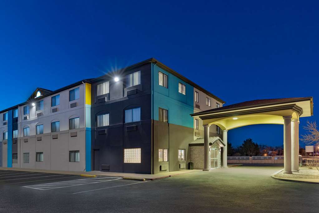 Days Inn by Wyndham Bernalillo - photo 3