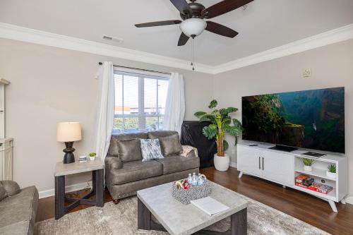 King and Queen Beds with a Gourmet Kitchen in Charlotte, United States