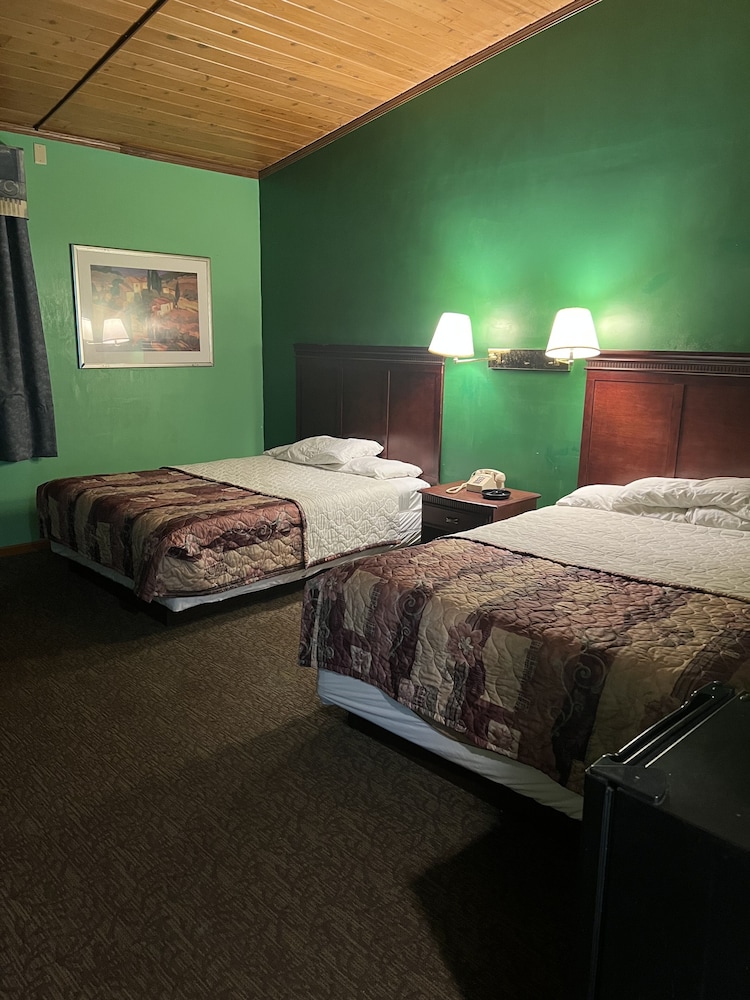 Town & Country Motel - photo 3