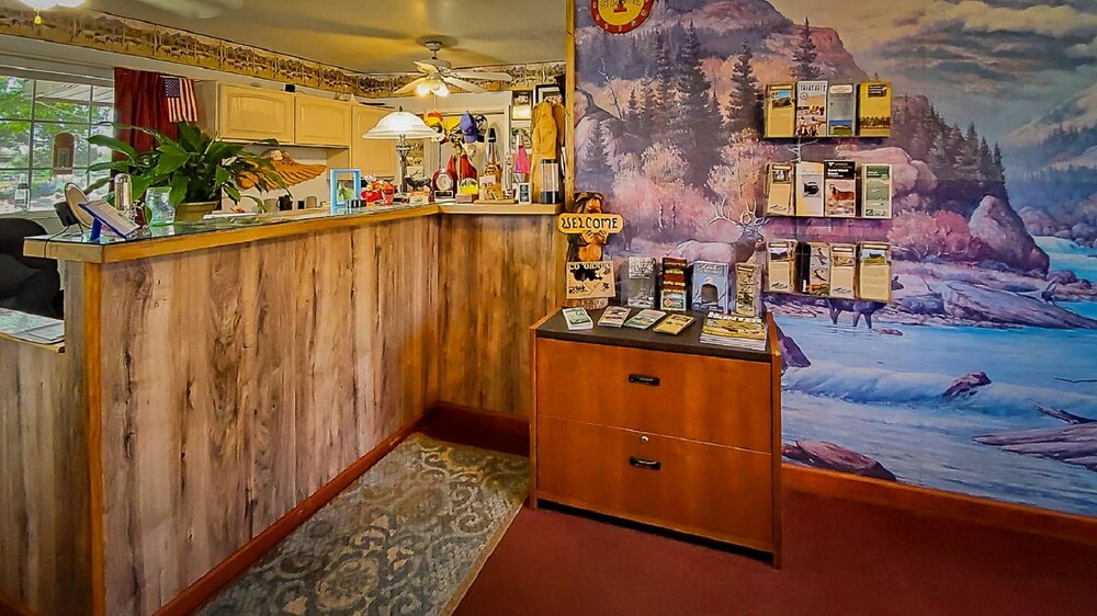 Elk Run Inn - photo 2