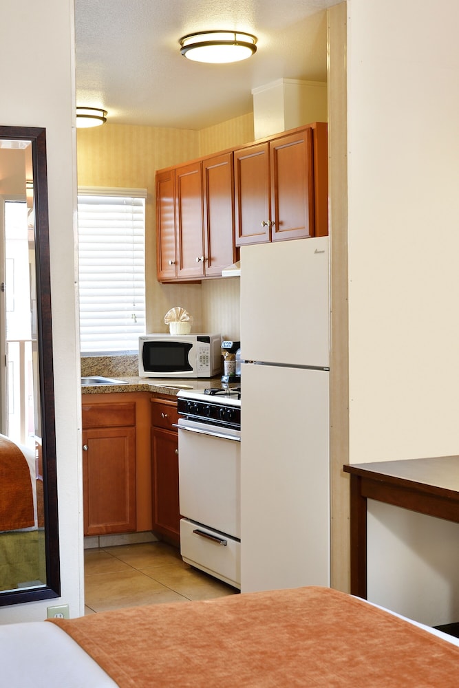 Lamplighter Inn & Suites at SDSU - photo 52