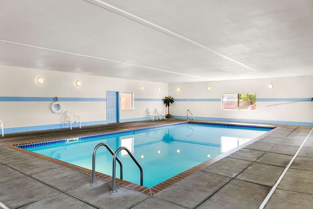 Econo Lodge Miles City I 94 - photo 35