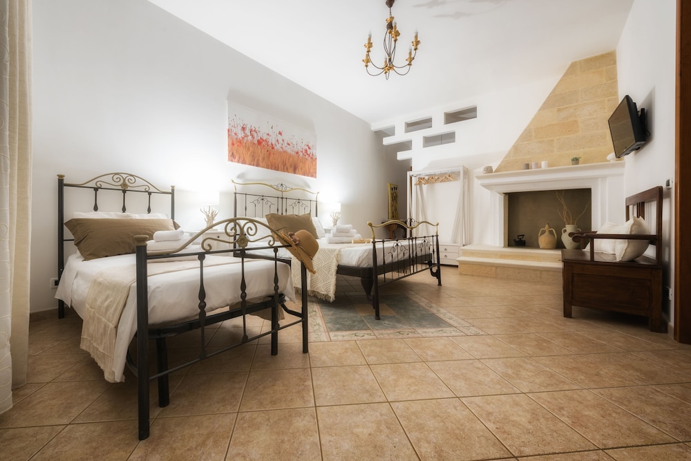 B&B Li Tarici — 4-Star Luxury Hotel in Maruggio, Italy