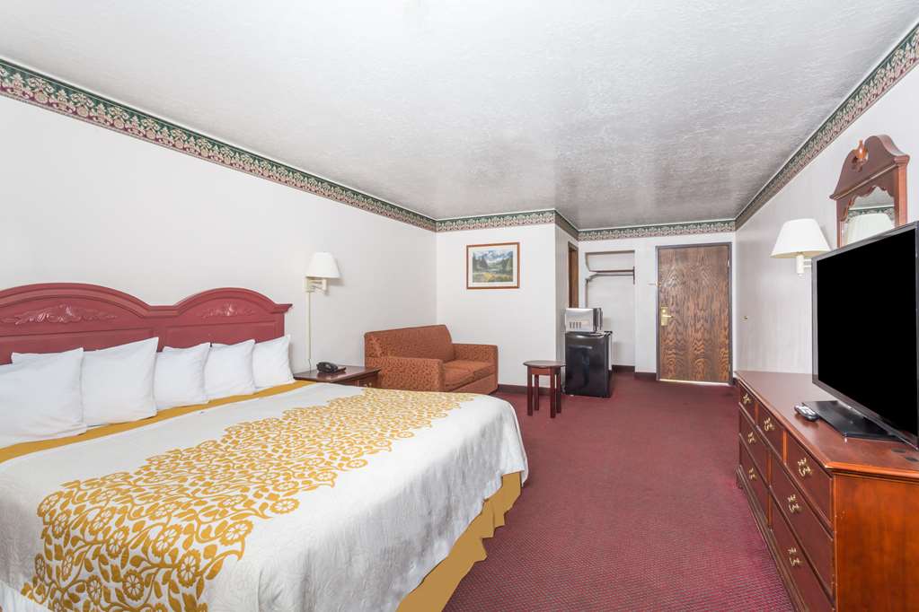Days Inn by Wyndham Evanston WY - photo 11