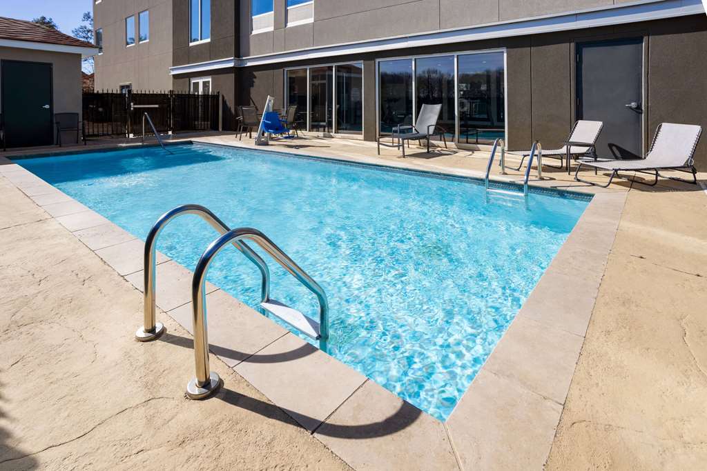 La Quinta Inn & Suites by Wyndham Locust Grove - photo 32