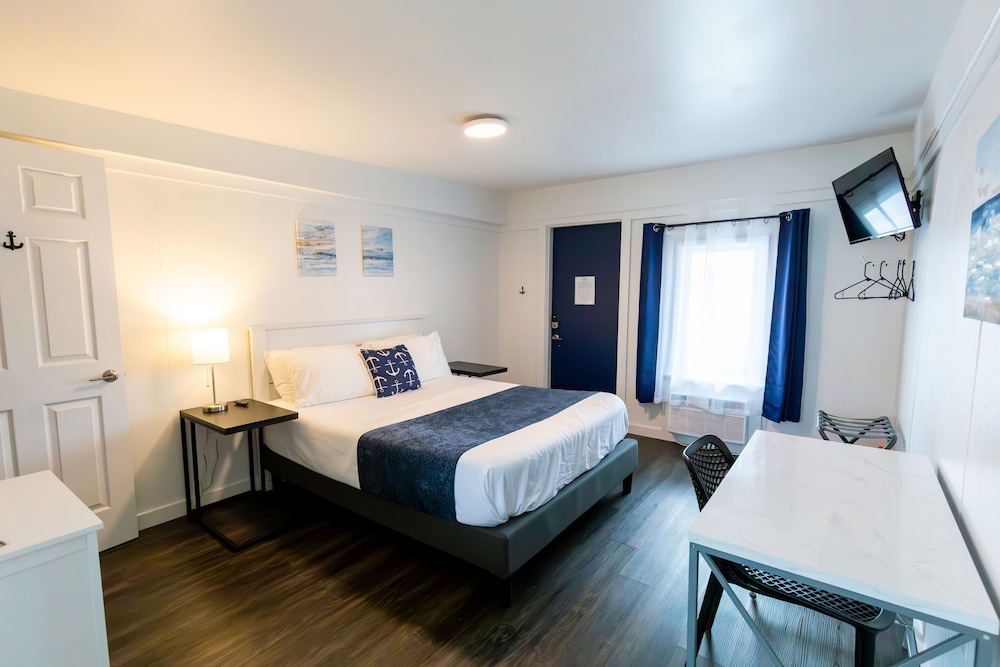 Anchor Bay Inn and Suites - photo 2