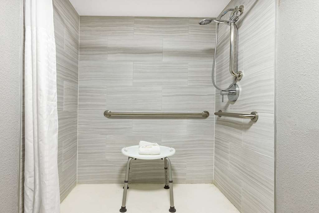 Wingate by Wyndham Wichita Airport - photo 16