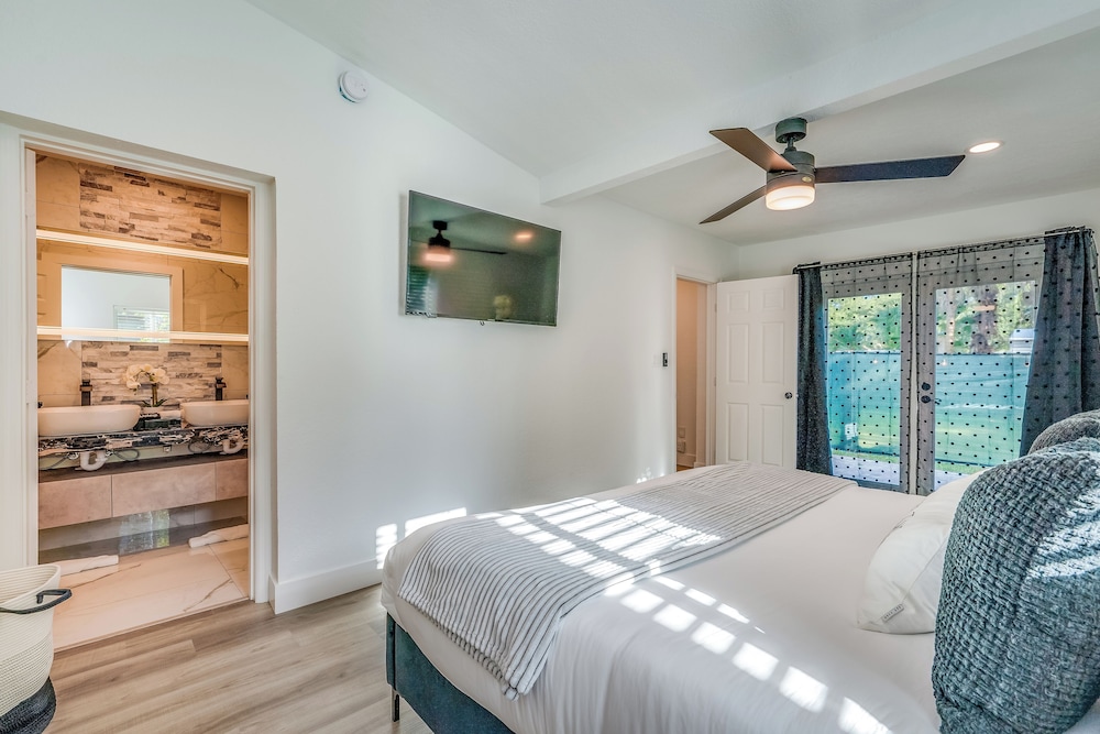 FoxStays Private Resort - photo 17