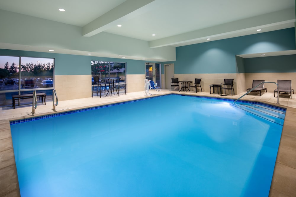 Holiday Inn Express & Suites Chico by IHG - photo 21