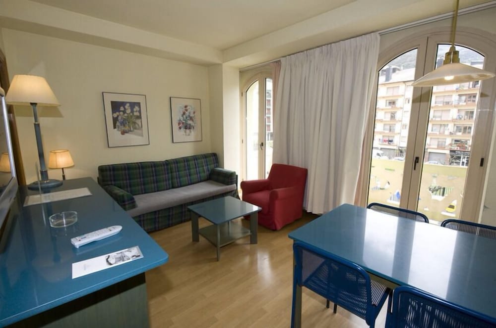 Apartamentos Pessets Adelaida 9424805 — Sort