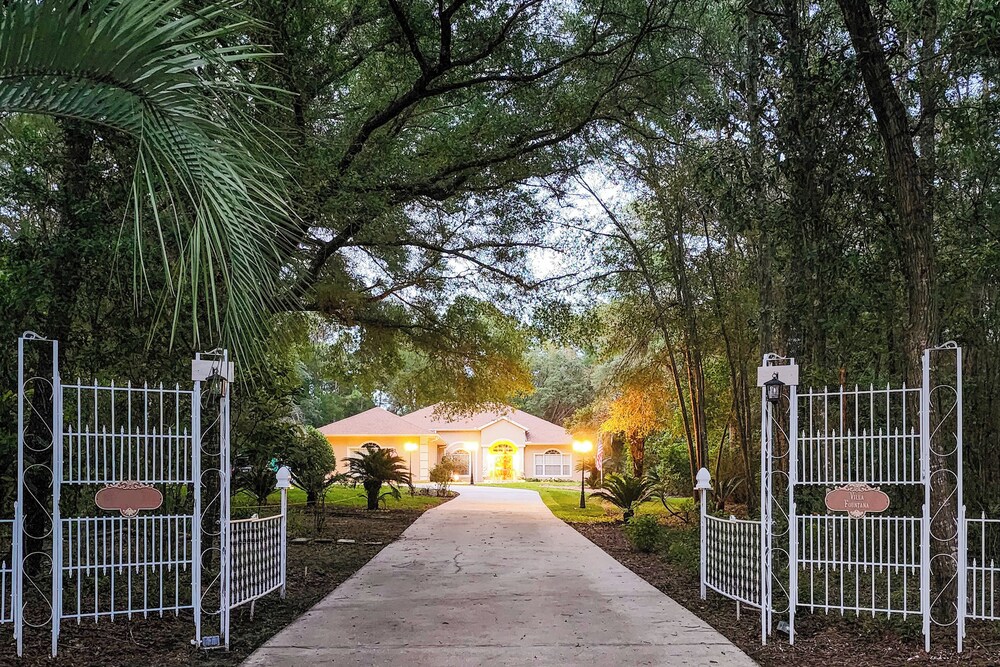 4 Mi to Rainbow Springs Dunnellon Villa with Pool — 4-Star Luxury Hotel in Dunnellon, United States
