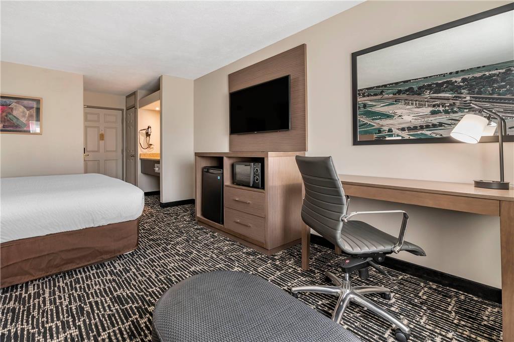 Clarion Pointe Indianapolis Airport - photo 8