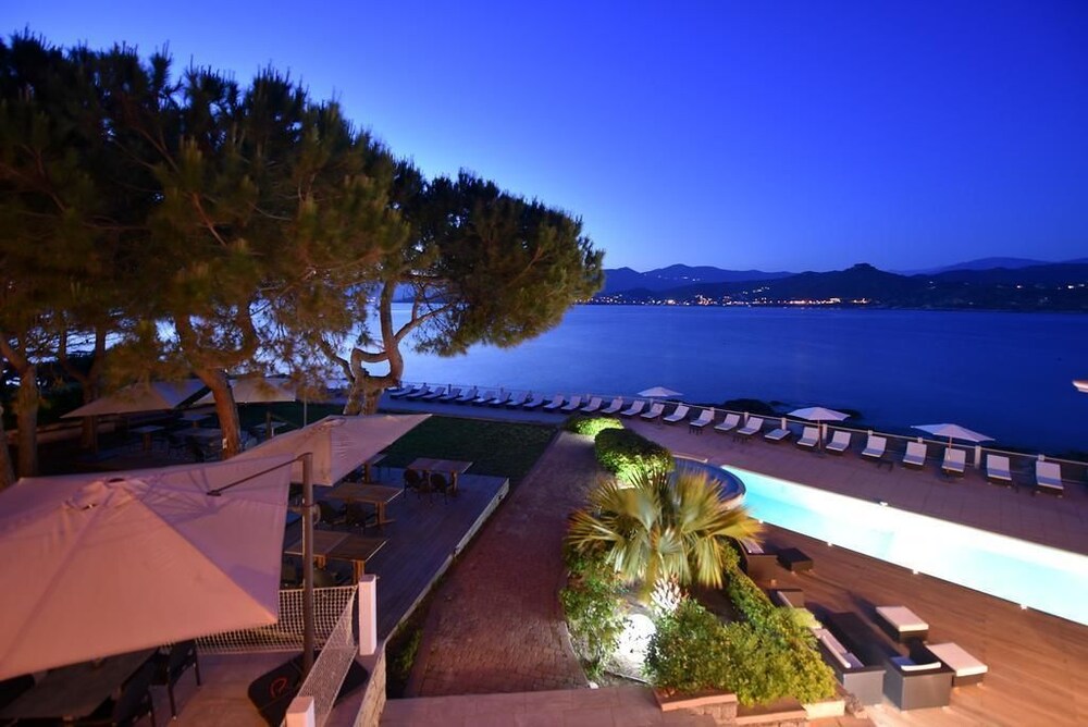 Hôtel Castel d'Orcino — 4-Star Luxury Hotel in Ancone, France