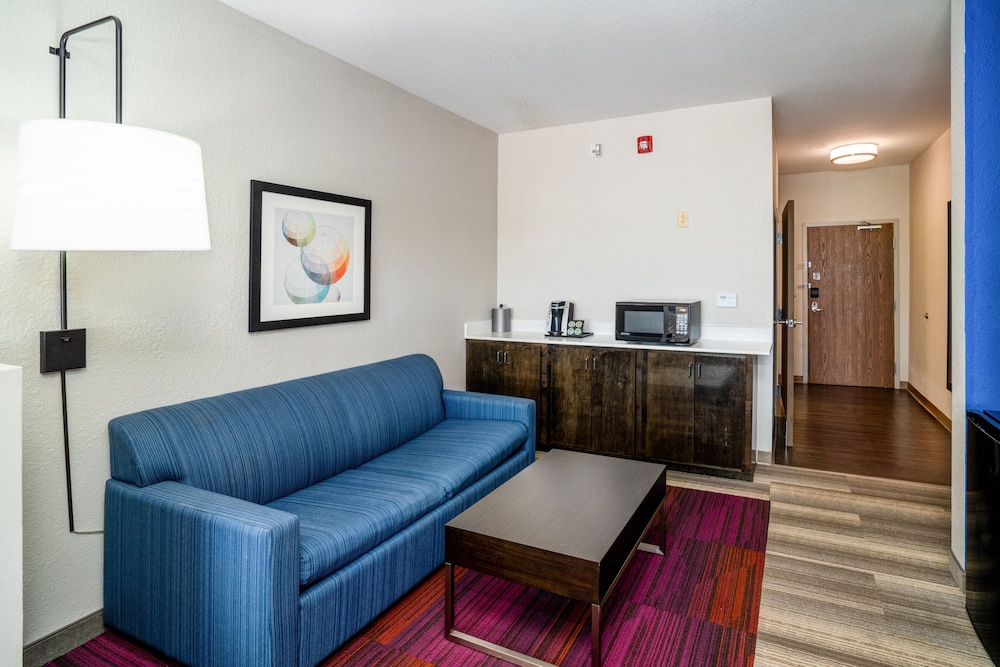 Holiday Inn Express and Suites Winona North by IHG - photo 19