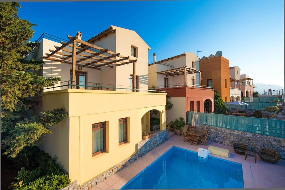 Villa Aphroditi — 4-Star Luxury Hotel in Chania, Greece