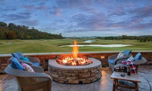 Great Smokies Lodge Sevierville by HelloVacay — 5-Star Luxury Hotel in Sevierville, United States