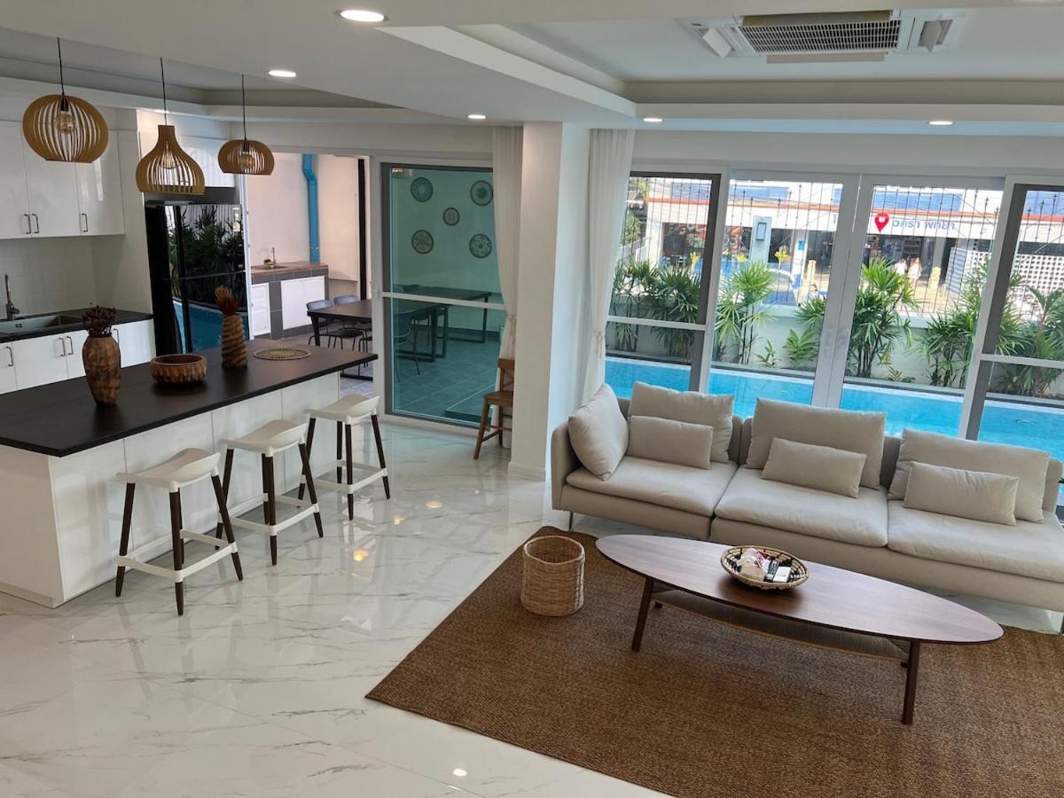 White Moonlight Pool Villa — 4-Star Luxury Hotel in Pattaya, Thailand