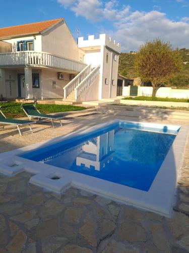 Villa Matanov dvorac — 4-Star Luxury Hotel in Tisno, Croatia