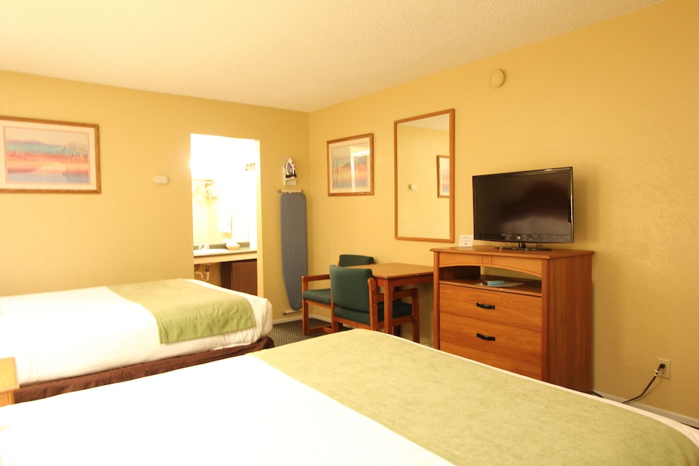 Oakhurst Lodge - photo 8