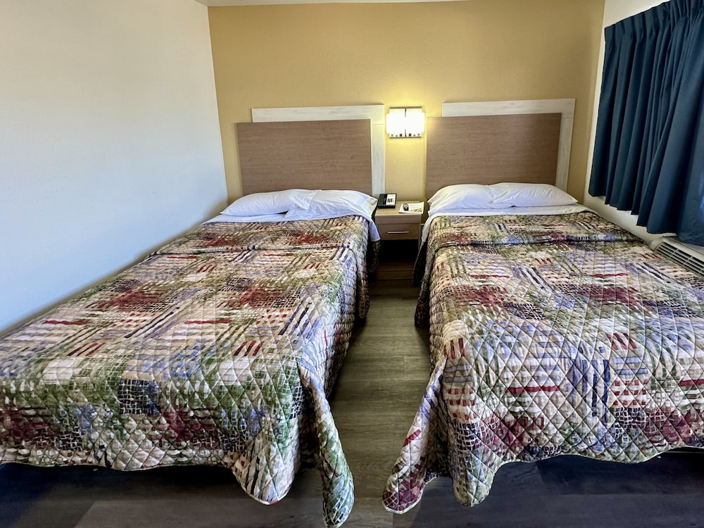 Royal Inn Charlotte Airport Hotel - photo 7