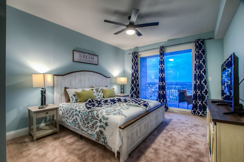 Laketown Wharf Resort by Aneliya's Rentals - photo 8