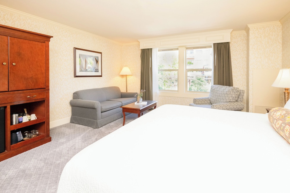 Fairhaven Village Inn - photo 30