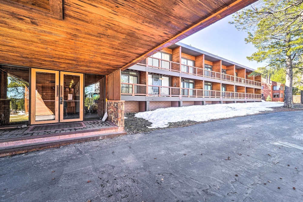 Walk to Ski Resort Tahoe Donner Studio with Balcony - photo 24