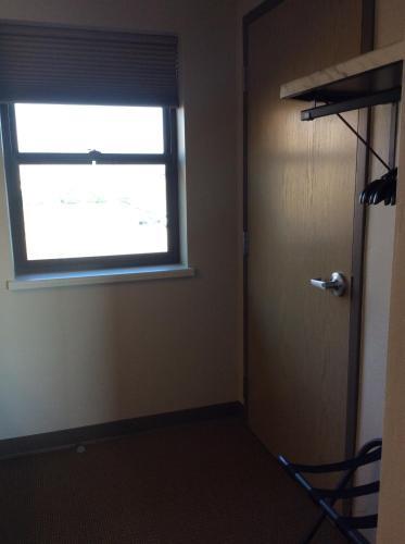 Scenic Shore Inn - photo 5
