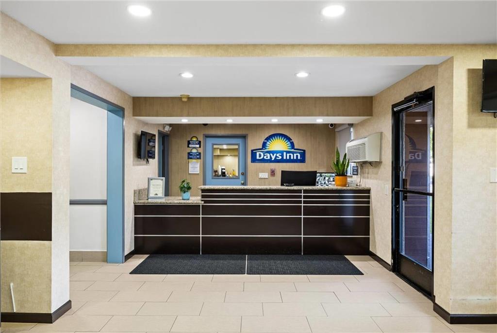 Days Inn by Wyndham Woodland - photo 13