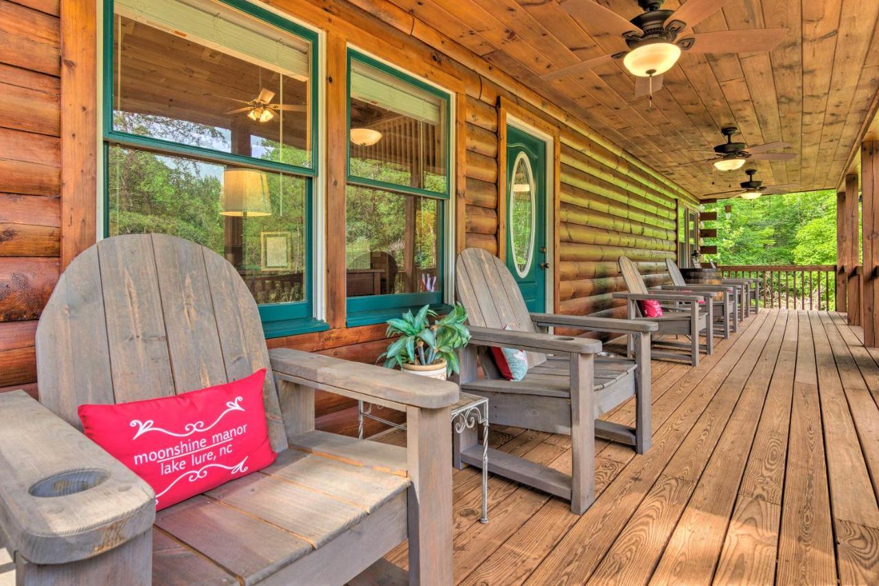 Hot Tub Soaks Moonshine Manor Near Lake Lure — 4-Star Luxury Hotel in Lake Lure, United States