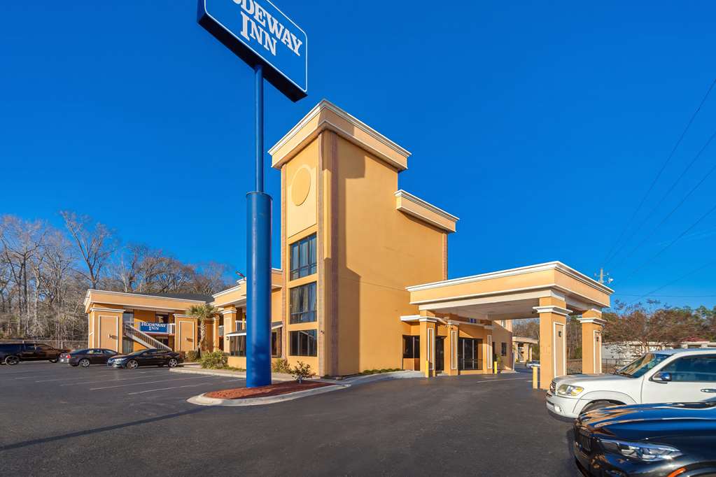 Rodeway Inn Lumberton Central - photo 8