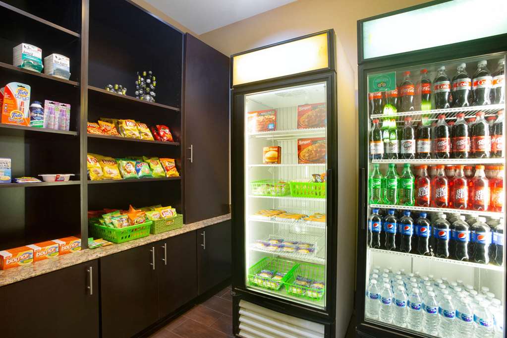 La Quinta Inn & Suites by Wyndham Pearsall - photo 39